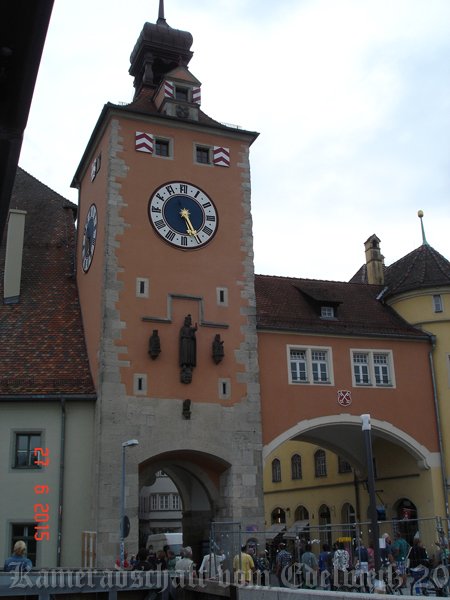 das innere Stadtor zur Altstadt von Regensburg.jpg -                                